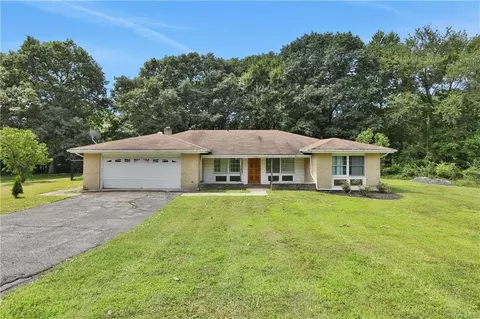 16 Shari Dr, Marlboro, NY 12542