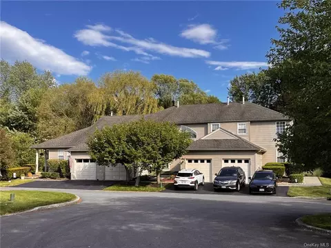 101 Elmcrest Dr, Fishkill, NY 12524