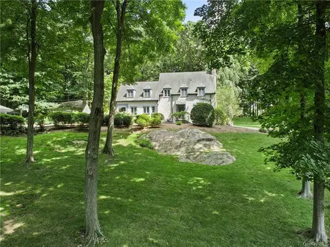 17 Sunset Dr, Bedford Hills, NY 10507