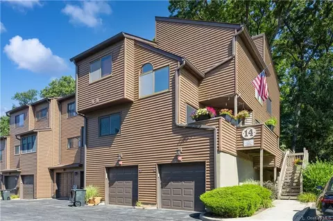54 Timberline Dr, Clarkstown, NY 10954
