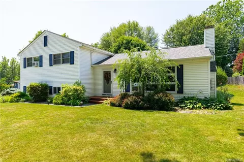 6 Broadview Rd, Poughkeepsie, NY 12603