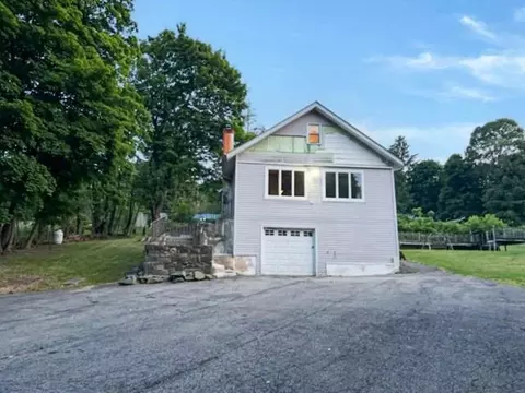 19 Cole Dr, Mahopac, NY 10541