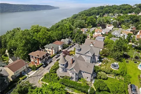 112 Windsor Ter, Yonkers, NY 10701