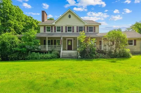 30 Silleck Blvd, Putnam Valley, NY 10579