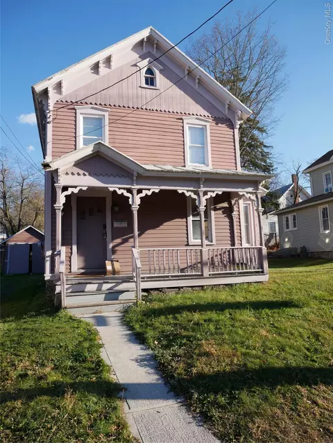 28 N Chestnut St, New Paltz, NY 12561