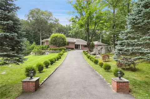 5 Warren Pl, North Castle, NY 10504