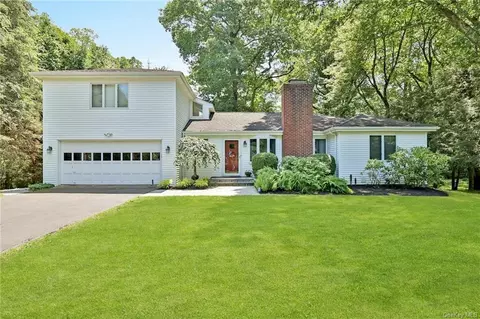 98 Larrys Ln, Mount Pleasant, NY 10570
