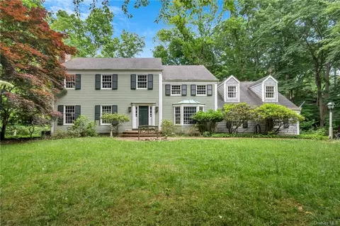 6 Short Path, Nissequogue, NY 11780