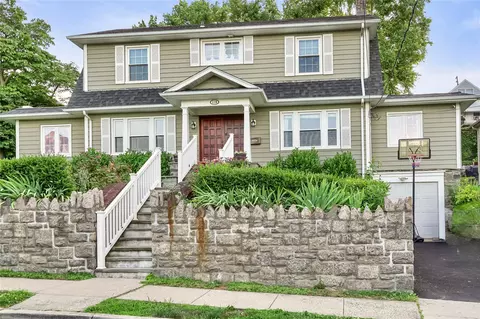 119 St James Ter, Yonkers, NY 10704