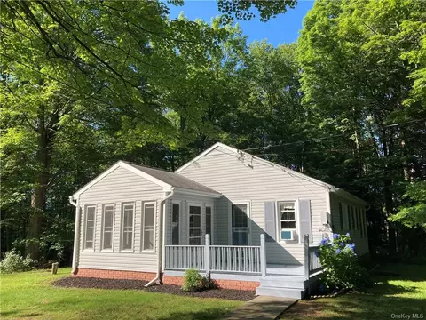 1362 Hickory Ln #1363, New Paltz, NY 12561