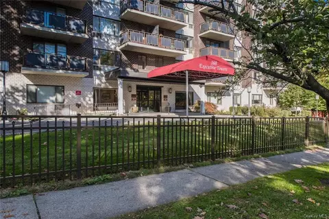 160 Academy St #4E, Poughkeepsie, NY 12601