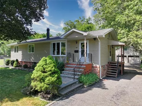 27 Patricia Ln, Washingtonville, NY 10992
