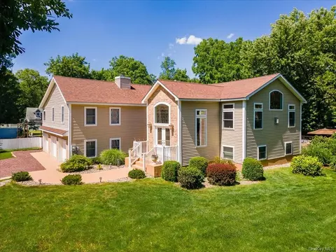 4 Willow Ave, New Windsor, NY 12553