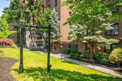 142 Garth Rd #6V, Scarsdale, NY 10583