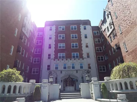60 W Broad St #5J, Mount Vernon, NY 10552