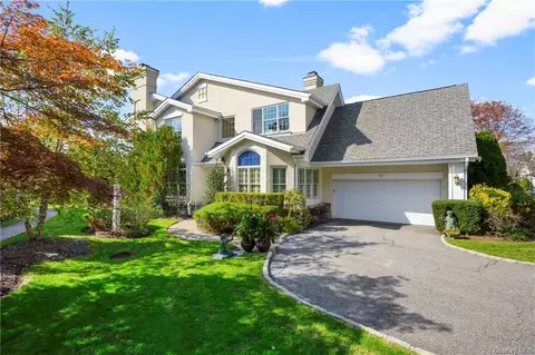 10 Doral Greens Dr E, Rye, NY 10573