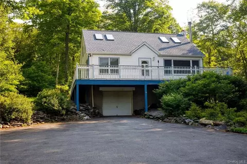100 Mountain Vw, Beekman, NY 12533