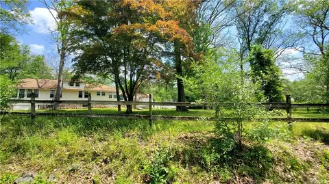 55 Maple Trl, Mamakating, NY 12790