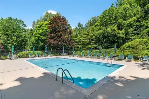 27 Jared Dr, White Plains, NY 10605
