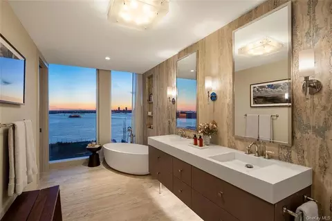 50 Bridge Park Dr #PH3C, Brooklyn, NY 11201