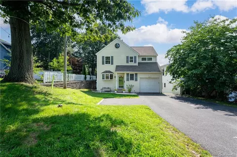 81 Overlook Dr, Mount Pleasant, NY 10595