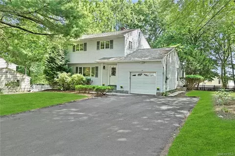 2 Marion Ct, Clarkstown, NY 10956