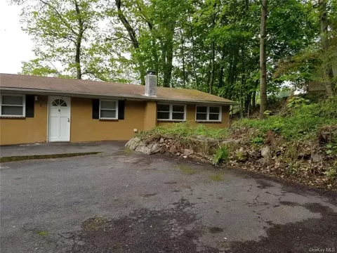 5 Mountain Ct, Haverstraw, NY 10927