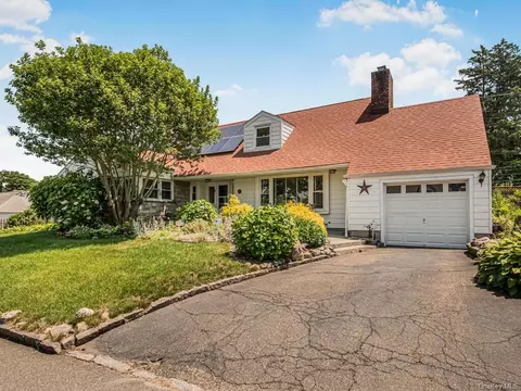 132 Macarthur Ln, Greenburgh, NY 10591