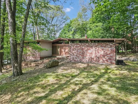 3 Fawn Ln, Ramapo, NY 10901