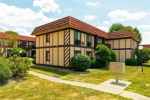 6 Loudon Dr #1, Fishkill, NY 12524