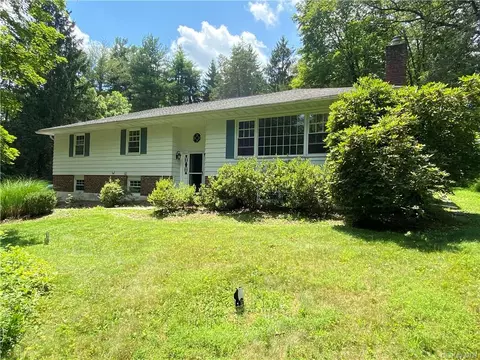 250 Overlook Rd, La Grange, NY 12603