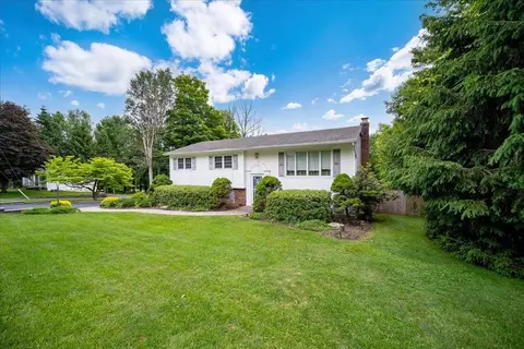 27 Bernstein Dr, Woodbourne, NY 12788