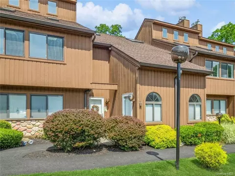 1503 Scenic Ln, Poughkeepsie, NY 12603