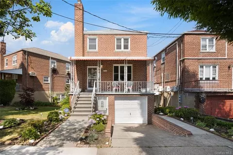 2002 Bogart Ave, New York, NY 10462