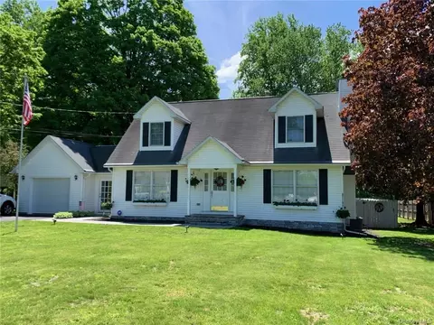 13 Louise Dr, New Windsor, NY 12553
