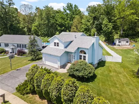 1 Brook Rd, Walden, NY 12586