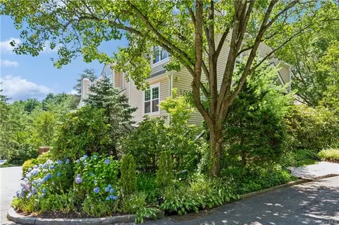 75 W Hartsdale Ave #7, Greenburgh, NY 10530