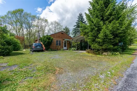 25 Raymond Dr, Greenville, NY 12771