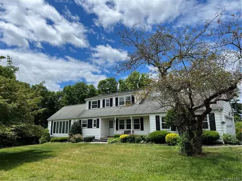 20 Watch Hill Dr, Fishkill, NY 12524