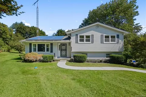 422 Bingham Rd, Marlboro, NY 12542