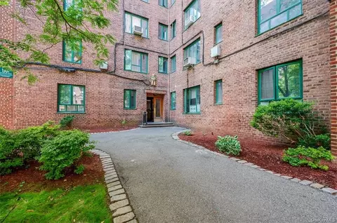 1501 Metropolitan Ave, Bronx, NY 10462