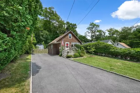 26 Random Rd, Greenwood Lake, NY 10925