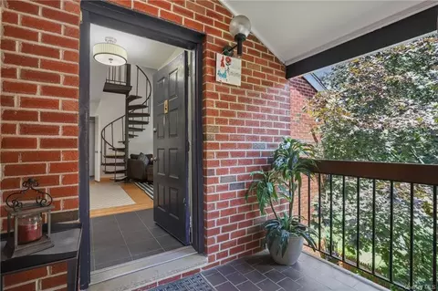 35 Bronxville Glen Dr #5-11, Yonkers, NY 10704