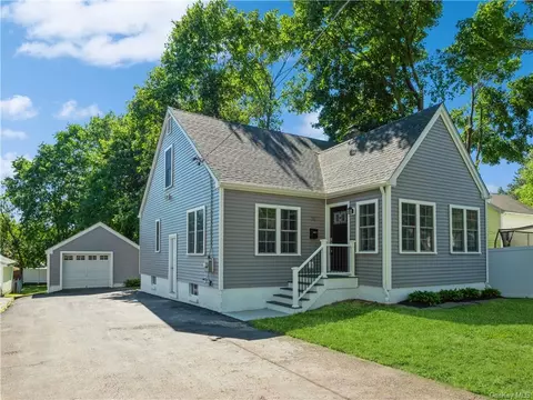 30 Lakeview Ave, Poughkeepsie, NY 12601