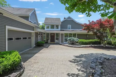 110 Canterbury Dr, Newburgh, NY 12550