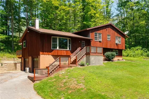 379 Waterbury Hill Rd, Union Vale, NY 12540