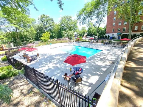 30 S Cole Ave #4B, Ramapo, NY 10977