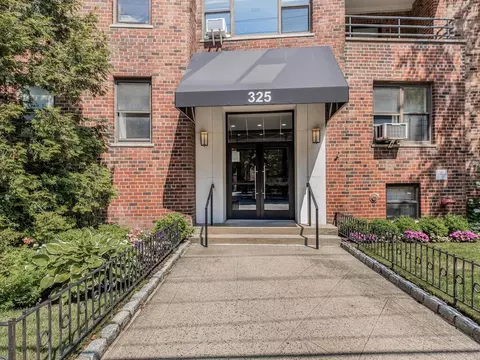 325 Main St #1A, White Plains, NY 10601