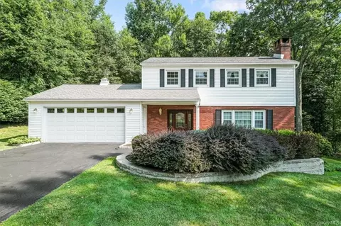 170 Geymer Dr, Mahopac, NY 10541