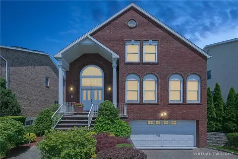 8 Apple Ct, Eastchester, NY 10709